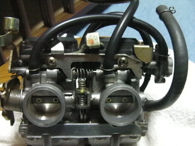 ZZR250のキャブレター　エンジン側