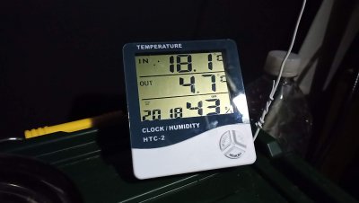 キャンプに便利な2極室温計